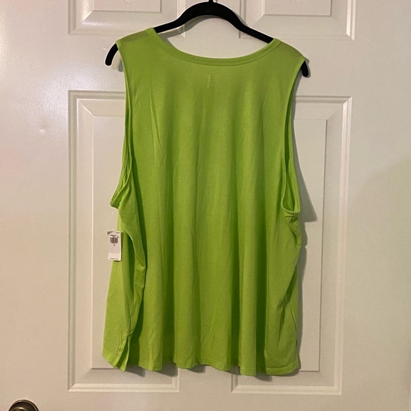 Old Navy Active Tank - Picture 2 of 4